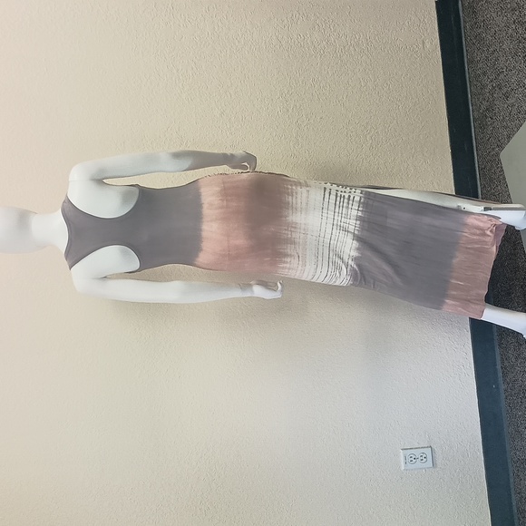 Young, Fabulous & Broke- Maelle Maxi Dress in Pink & Gray Abstract - Picture 5 of 9